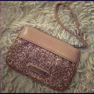 Bundle me!! Express wristlet